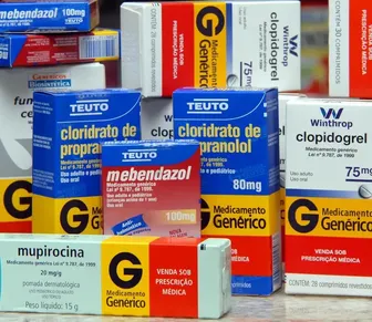 Anvisa prepara regras para delivery de medicamentos por apps