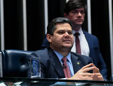 Alcolumbre diz que decisão de Gilmar usurpa prerrogativa do Senado - Imagem