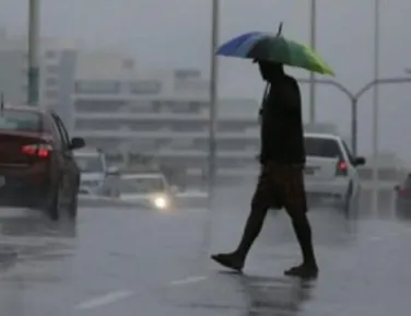 Frente fria avança e chuva se espalha pelo Brasil nesta quarta-feira - Imagem