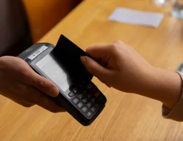 Gigantes do vale-refeição entram na Justiça e suspendem novas regras - Imagem