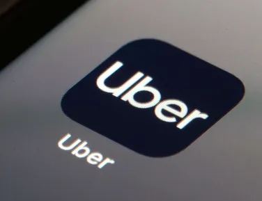 Uber vai monitorar como motociclistas afiliados estão dirigindo - Imagem