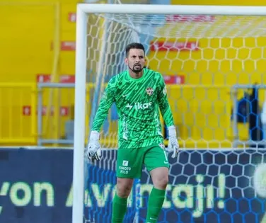 Emprestado pelo Bahia, Marcos Felipe volta a jogar após meses e pega pênalti - Imagem