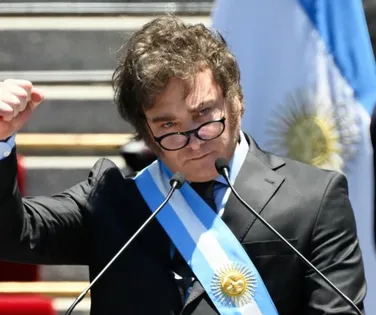 Jornada de 12 horas e novas regras: Senado da Argentina aprova reforma trabalhista de Milei - Imagem