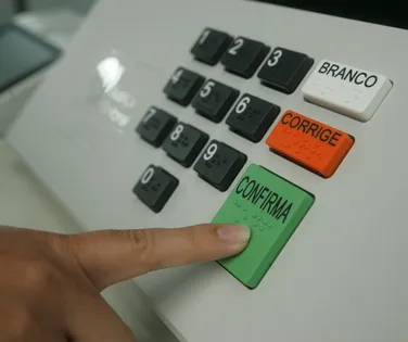 Democracia inclusiva: veja recursos que garantem o voto acessível - Imagem