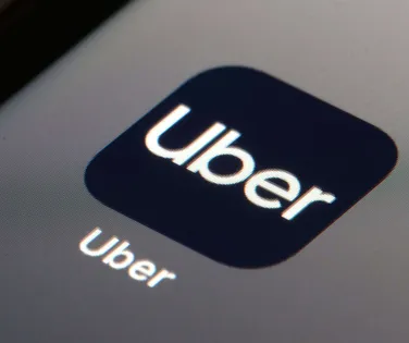 Uber vai monitorar como motociclistas afiliados estão dirigindo - Imagem