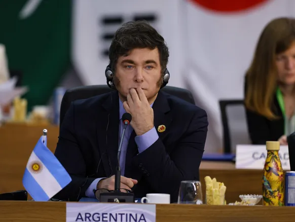 Escândalo Milei: Ex-diretor é acusado de propina e desvio em agência extinta - Imagem