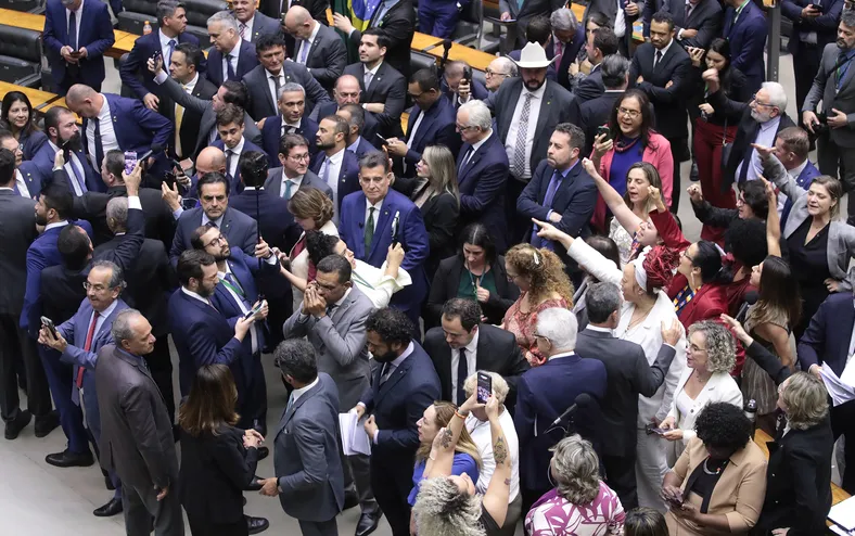 Anistia: Câmara aprova urgência e abre caminho para votação rápida - Imagem