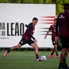 Volante treina e vira opção para jogo do Inter; lateral segue no DM - Imagem