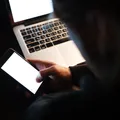 Alerta máximo: novo golpe com IA engana brasileiros e esvazia contas bancárias imagem