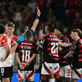 Atacante do Flamengo é visto na balada após derrota e acaba detonado imagem