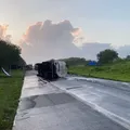 BR-324: pista é liberada 13 horas após caminhão-tanque tombar imagem
