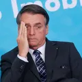 Bolsonaro na mira: ex-presidente tentou tirar tornozeleira para fugir, diz Moraes imagem
