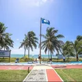 Camaçari celebra sétimo ano consecutivo do selo Bandeira Azul em Guarajuba na praia do Paraíso imagem