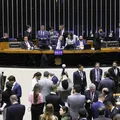 Licença-paternidade é aumentada para 20 dias após projeto ser aprovado na Câmara imagem