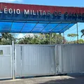 Carro desgovernado invade colégio e atropela soldado em Salvador imagem