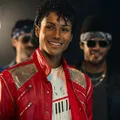 Cinebiografia de Michael Jackson ganha trailer e detalhes surpreendem imagem