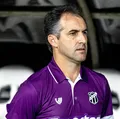 Lei do ex? Algoz do Vitória, Léo Condé retorna ao Barradão com o Ceará imagem