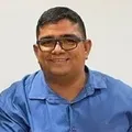 Prefeito de Seabra é denunciado por promoção pessoal com cores em campanha imagem