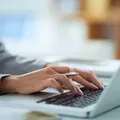 Universidade abre 850 vagas em cursos on-line gratuitos; saiba como fazer imagem