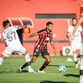 Do fim da fila à titular: Willian Oliveira "agarra chance" no Vitória imagem