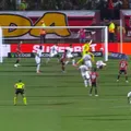 Entrou ou não? Bola na rede de Erick não termina em gol do Vitória imagem