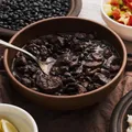 Feijoada envenenada: filha é presa por suspeita de matar o próprio pai imagem