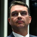 Flávio Bolsonaro recebe missão do pai junto a Motta e Alcolumbre imagem