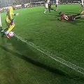 Foi gol? Lance que poderia gerar empate do Vitória causa polêmica imagem