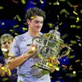 Histórico! João Fonseca bate espanhol e consquista ATP 500 de Basileia imagem