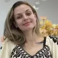 Jovem presa injustamente por 6 anos morre de câncer após ser absolvida imagem