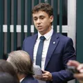 Justiça toma decisão e multa Nikolas Ferreira em R$ 40 mil por transfobia imagem