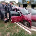 Mulher entra em trabalho de parto e dá à luz em avenida movimentada imagem