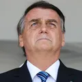 Moraes nega pedido e mantém prisão domiciliar de Bolsonaro por risco de fuga imagem