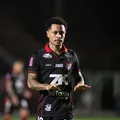 No banco contra o Vasco, Matheuzinho vive situação incomum na carreira imagem