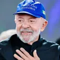 Nova campanha do PT reforça contraste entre Lula e Bolsonaro imagem