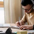 Os 10 cursos de graduação que a IA aponta como os mais lucrativos até 2040 imagem