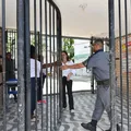 Participantes do Enem deixam locais após prova neste domingo imagem