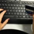 Por que você não deve comprar de madrugada na Black Friday imagem