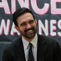 ‘Prefeito comunista’ eleito nos EUA provoca Trump com recado ousado imagem