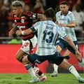 Racing x Flamengo: Rubro-Negro quebra protocolo e jogo sofre alteração imagem