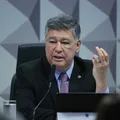 INSS: 'Defende vagabundo': deputado sobe tom contra senadora na CPMI imagem
