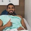 Vitória: Lucas Arcanjo desabafa após cirurgia realizada no joelho imagem