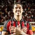 Vitória faz suspense sobre presença de Halter em duelo com o Botafogo imagem