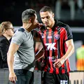 Vitória pode ter jogador improvisado na zaga e escalação inédita; veja imagem