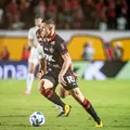 Vitória vence Ceará e volta a respirar na luta contra o rebaixamento imagem