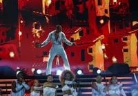 Após adiamento, Léo Santana grava DVD com grande público imagem