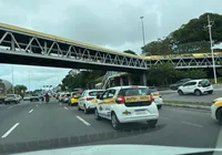 Autoescolas protestam contra regra do governo na Av. Paralela