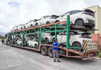 BYD faz o primeiro carregamento de veículos montados em Camaçari imagem
