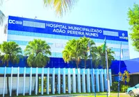 Bebê de 1 ano é baleada na cabeça dentro de carro