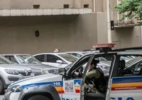 Criança de dez anos é flagrada dirigindo carro e é perseguida pela PM